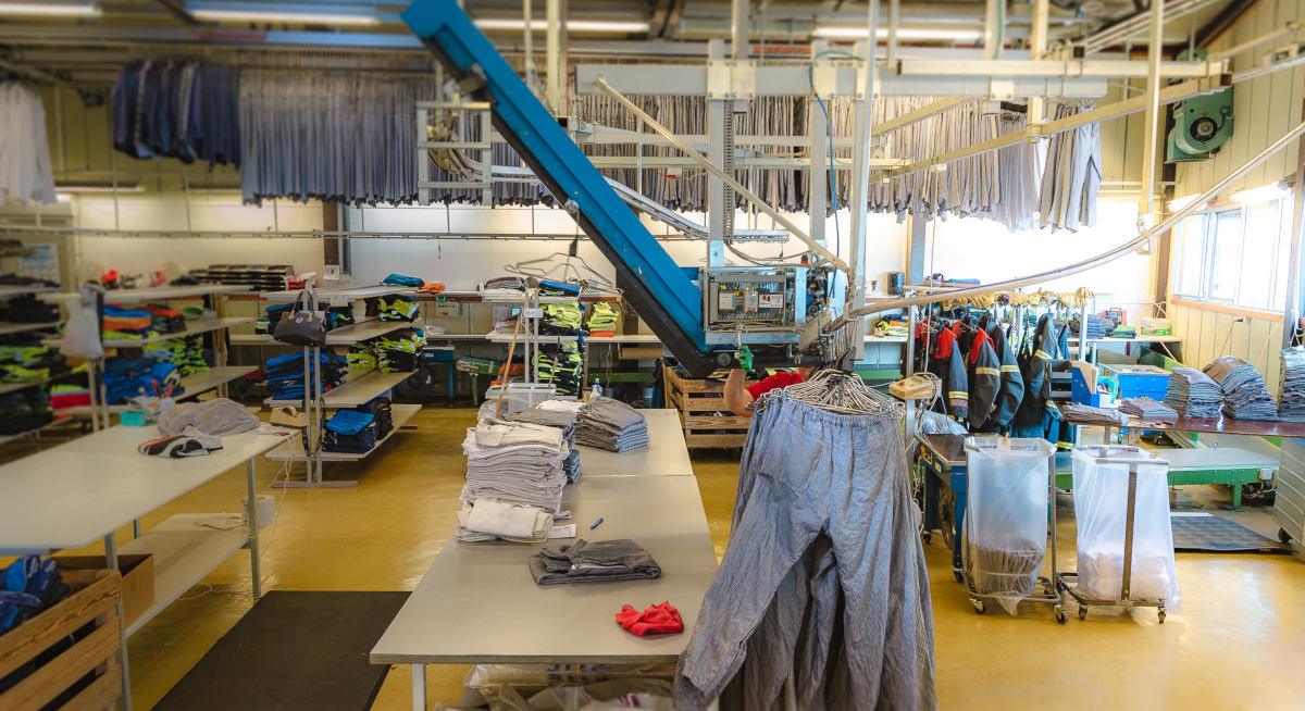 Fabrikken til Stil Tekstilservice full av arbeidsklær