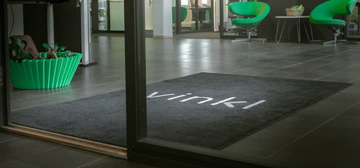 logomatte med logo